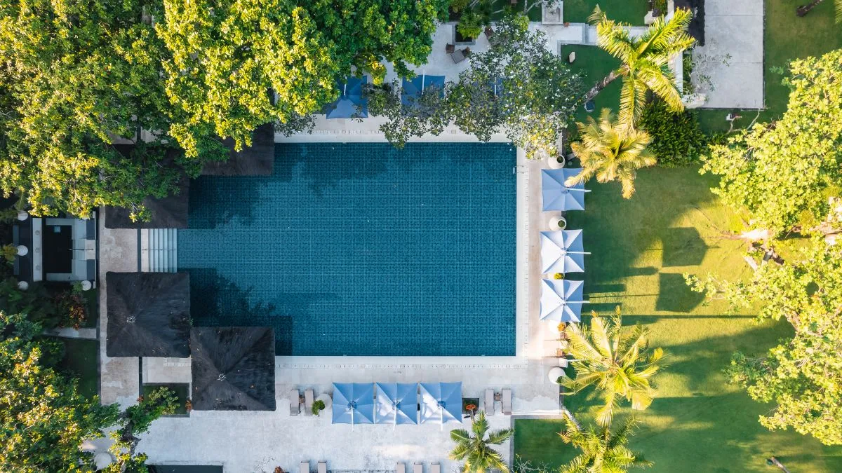 Exclusive Club Pool Bale Rental