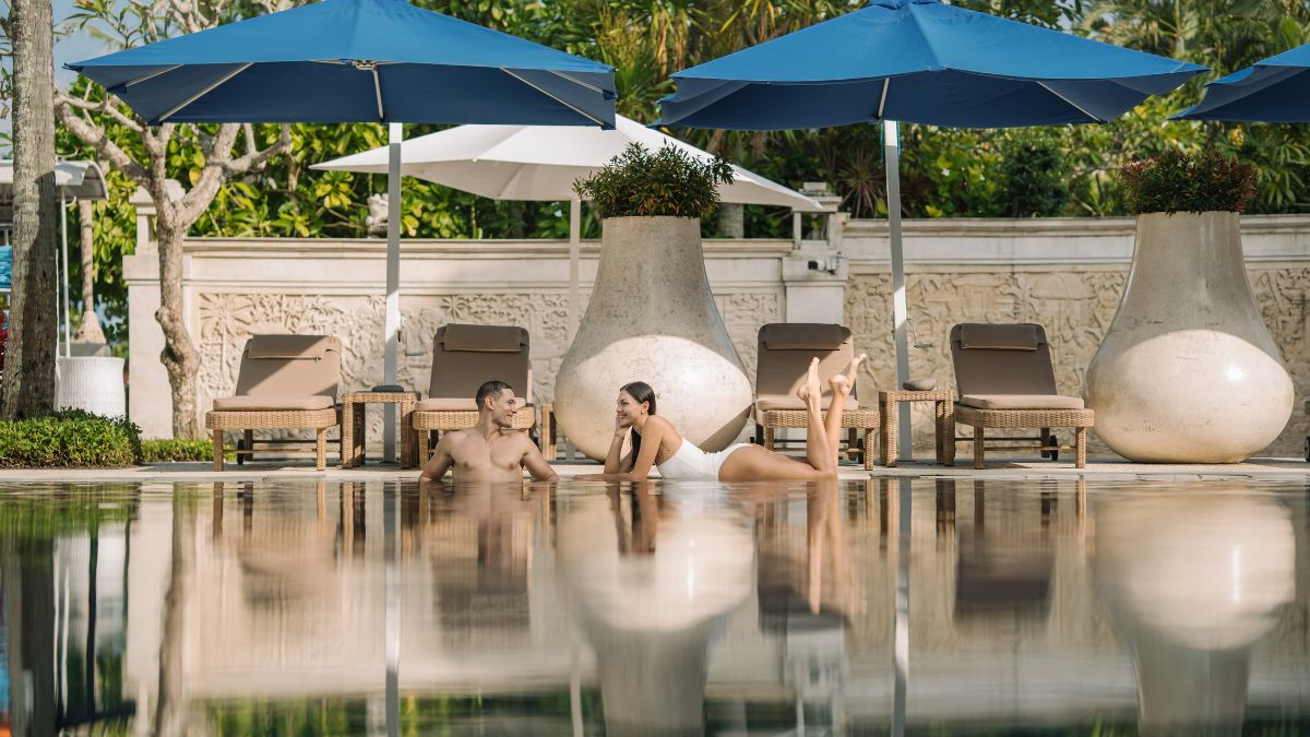 Exclusive Club Pool Bale Rental