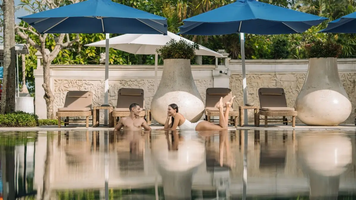 Exclusive Club Pool Bale Rental