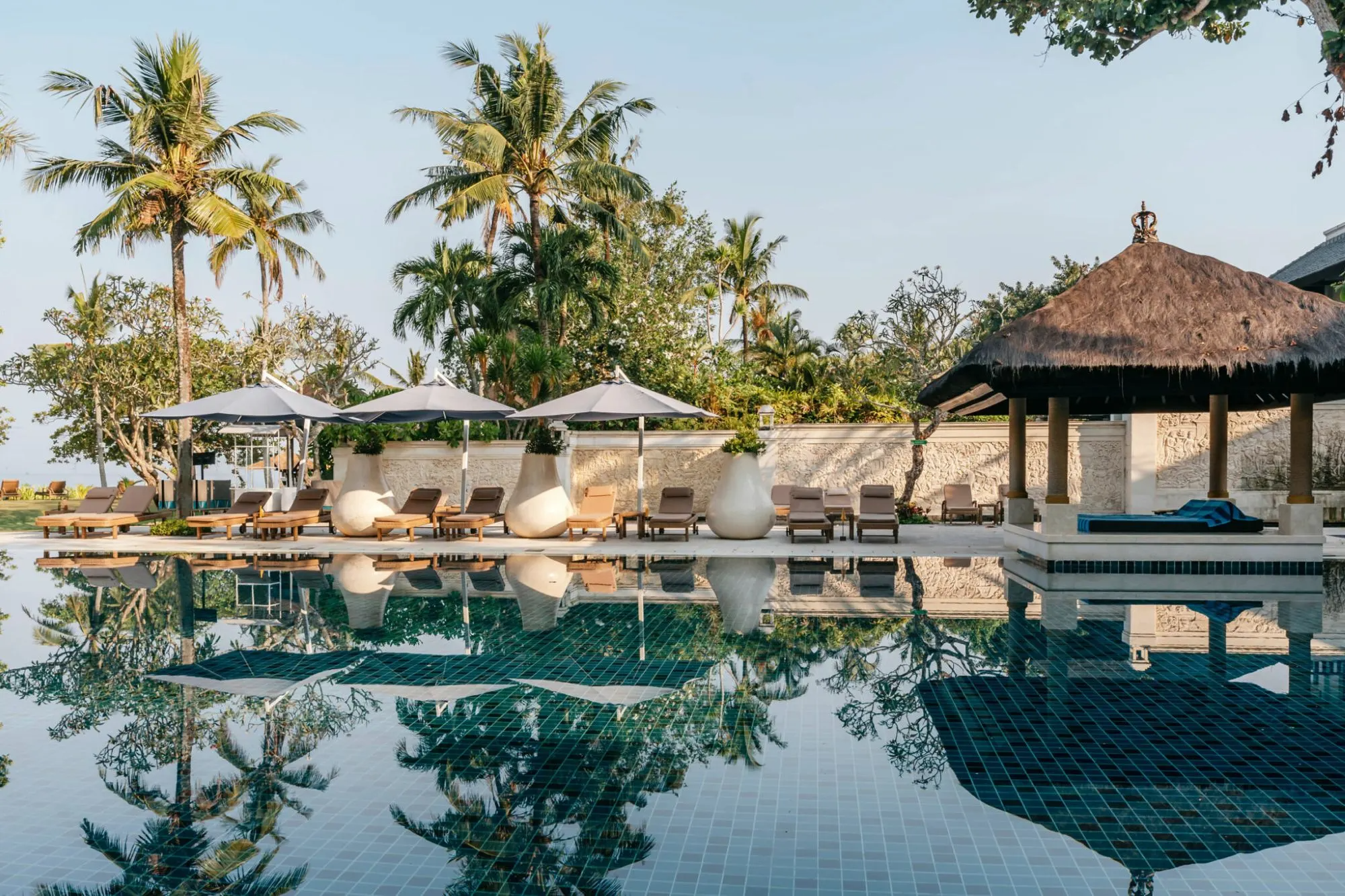 Exclusive Club Pool Bale Rental